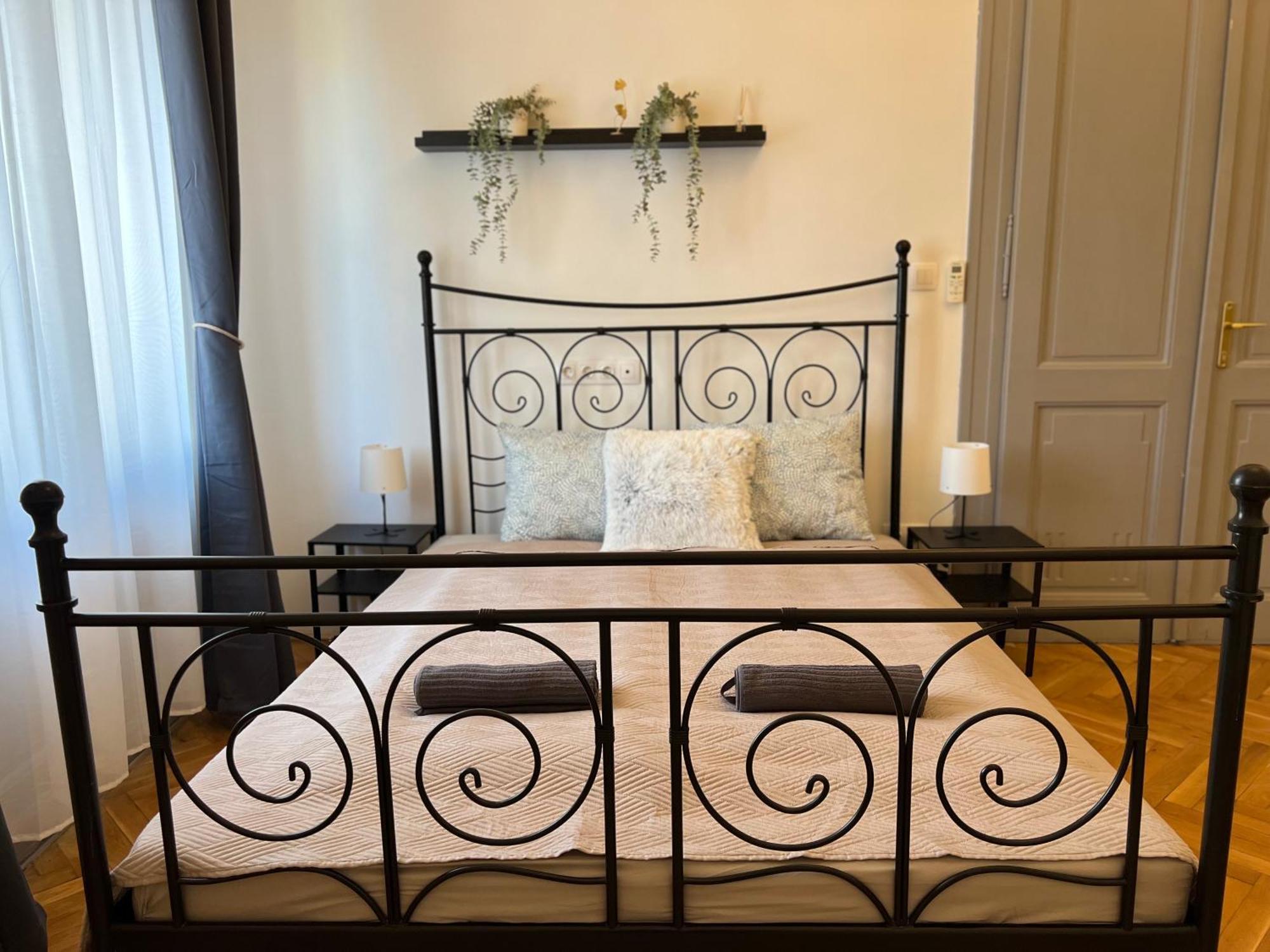 F14 Guesthouse Budapest Bagian luar foto